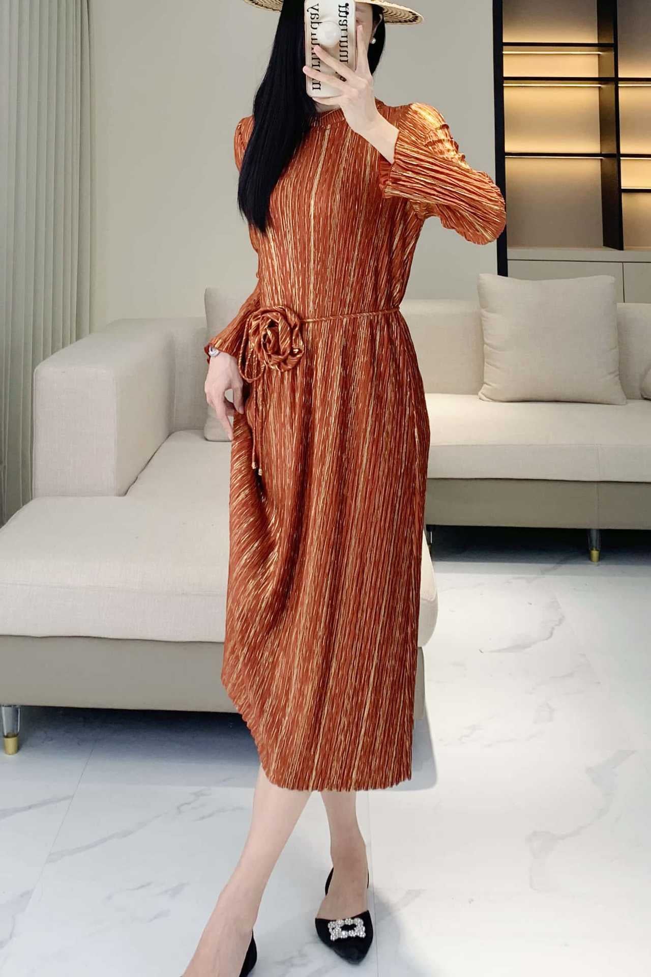 Japanese Style Foil Print Pleated Midi Dress